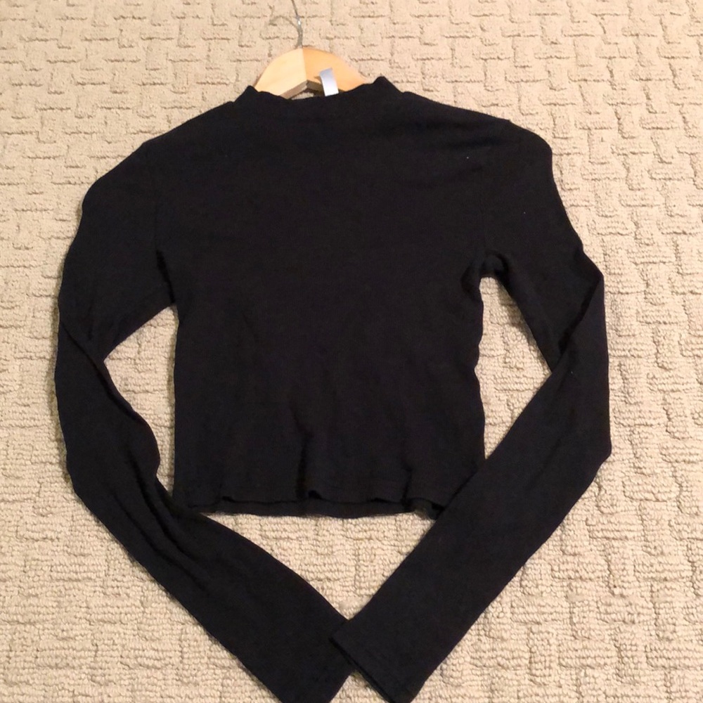 black crop top